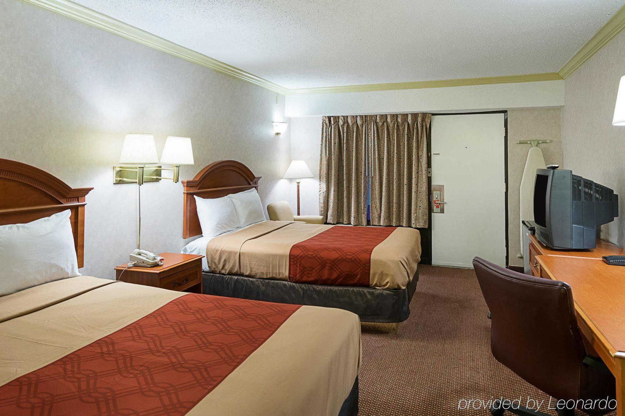 Travel Inn New Castle Airport Extérieur photo