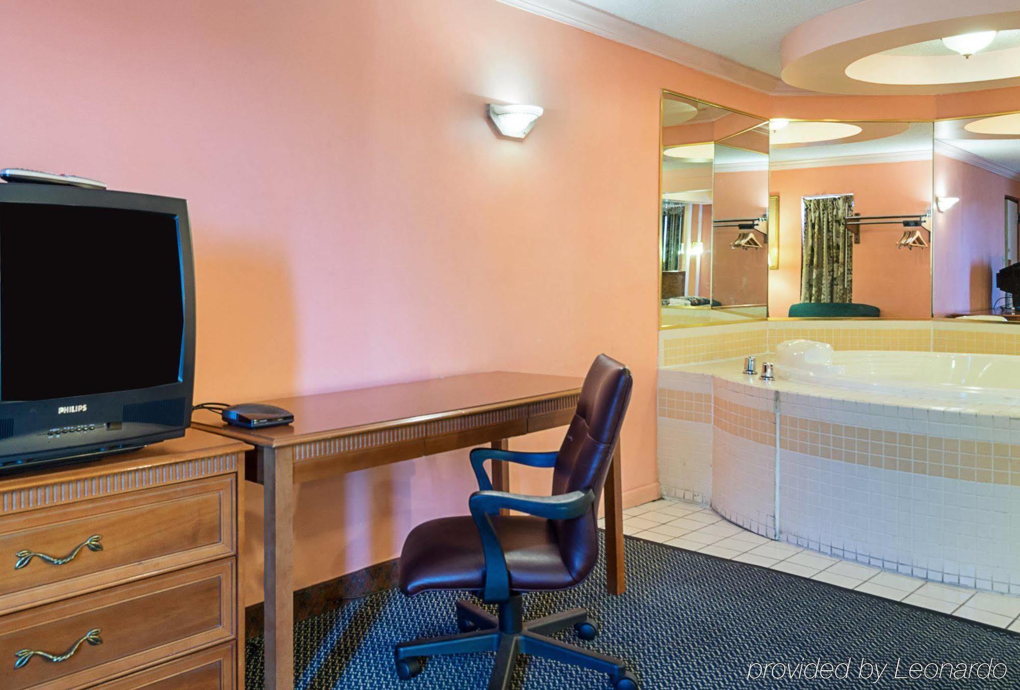 Travel Inn New Castle Airport Extérieur photo
